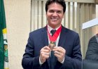 O prefeito de Baturité esteve em sua cidade natal, Tauá, onde recebeu a medalha do mérito legislativo.